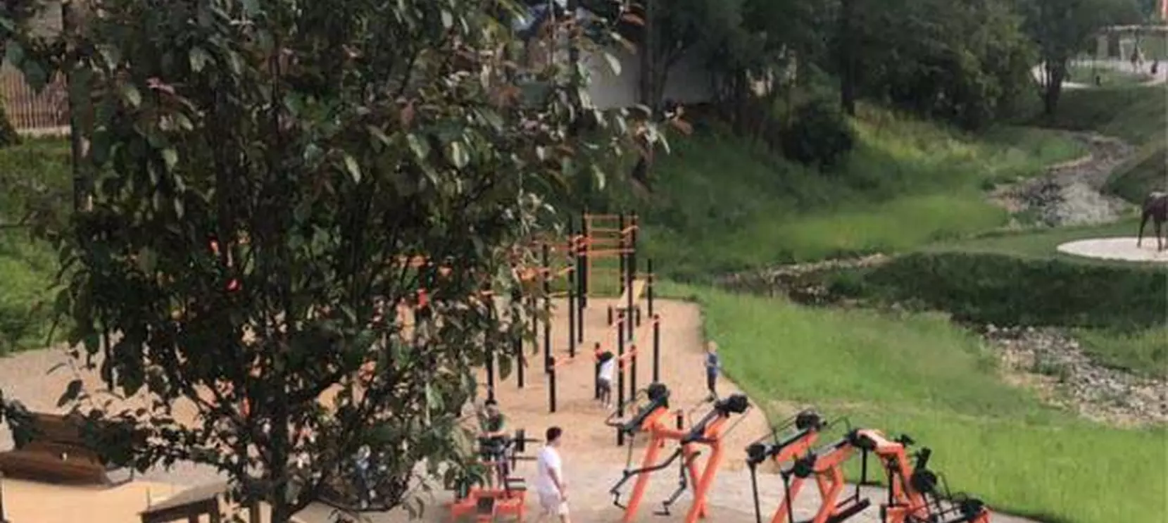 Бетонные лотки SteePro с чугунными решетками в Новой Москве